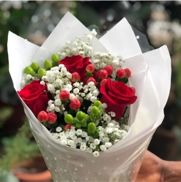 The Red  Rose Mixed  with Baby Breath